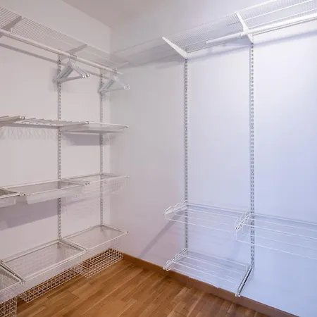 Huoneisto Ziedondarza Park One Bedroom With Balcony Riika